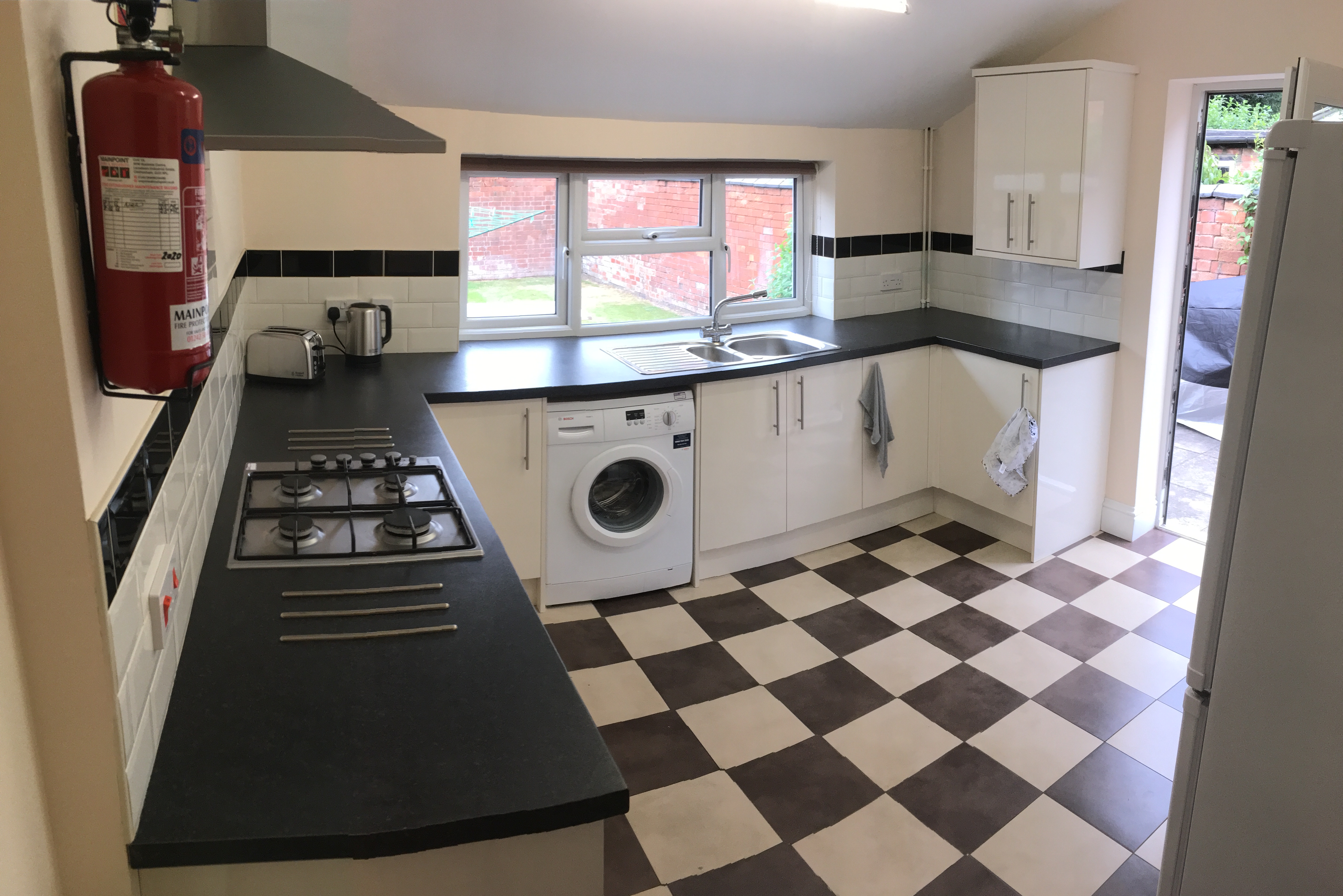 67CR-Kitchen.JPG