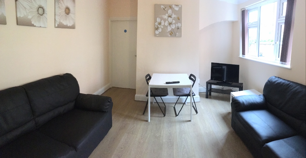 67CR-LivingRoom.jpg